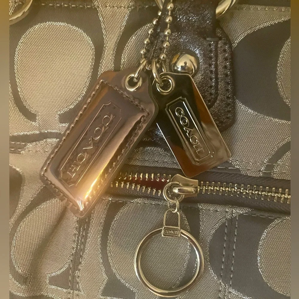 Coach Poppy Signature C Gray - GUC - Picture 3 of 11